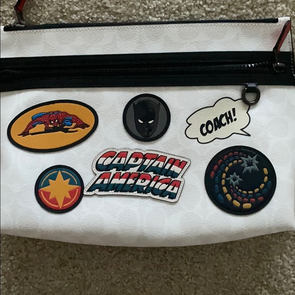 Coach Marvel Carryall Pouch In Signature Canvas - Picture 2 of 4